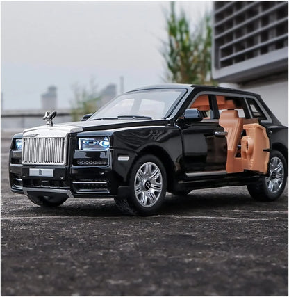Modèle de voiture Rolls Royce Cullinan 1:24