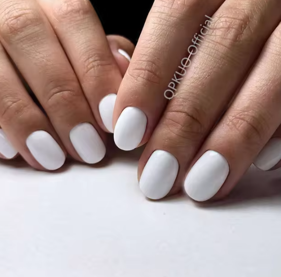 des kits de manucure temporaire.