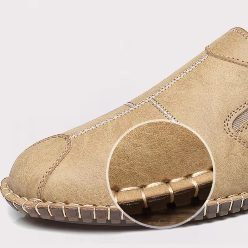 Chaussures en cuir souple pour homme.