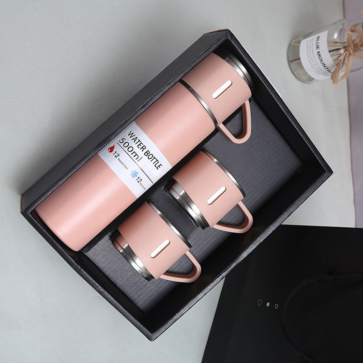 Thermos double couche en acier inoxydable.