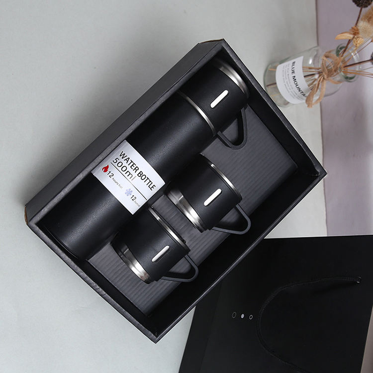 Thermos double couche en acier inoxydable.