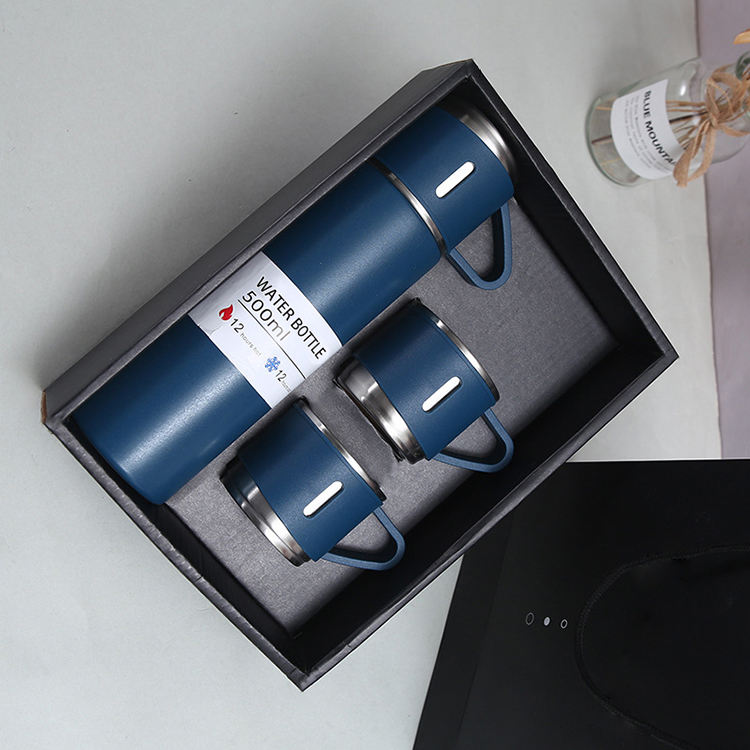 Thermos double couche en acier inoxydable.