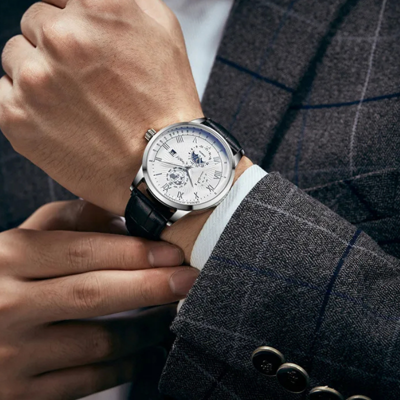 Montre à bracelet en cuir pour homme.