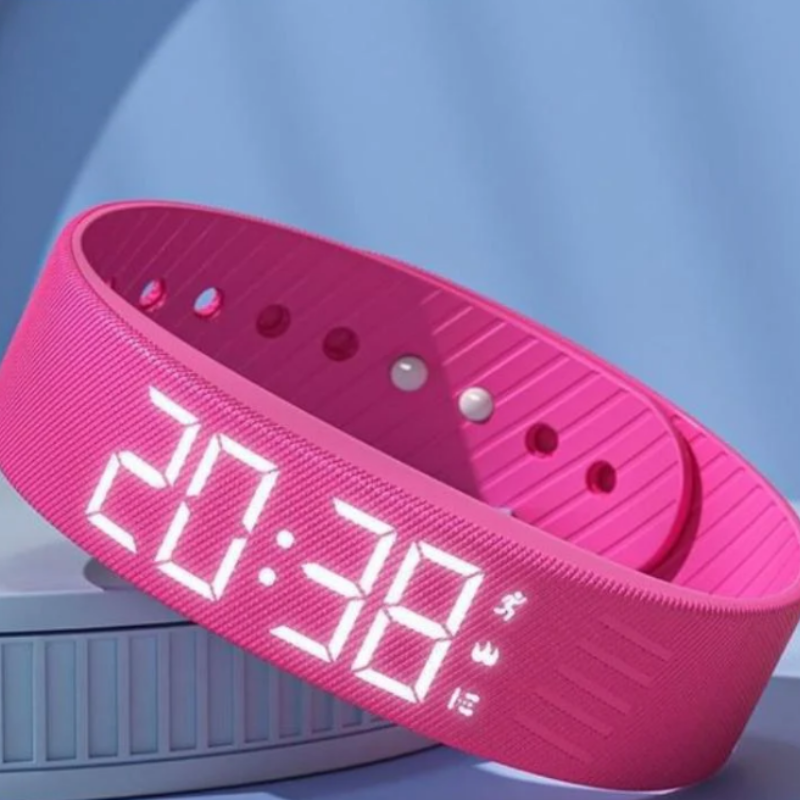 Pack de deux bracelets de sport intelligents pour homme et femme.