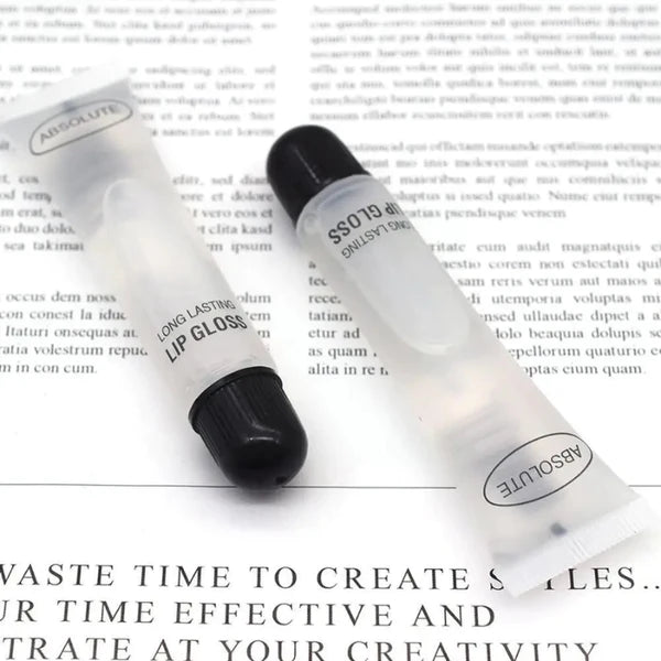 Gloss à lèvres transparent.