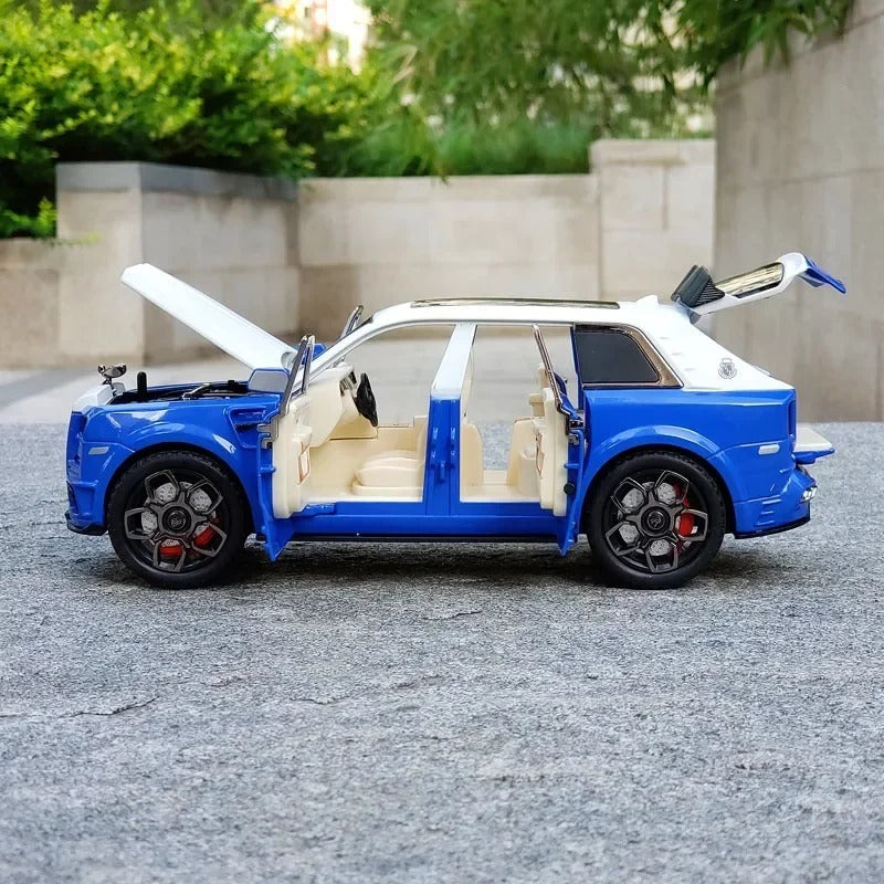 Modèle 1:24 de la Rolls-Royce Cullinan.